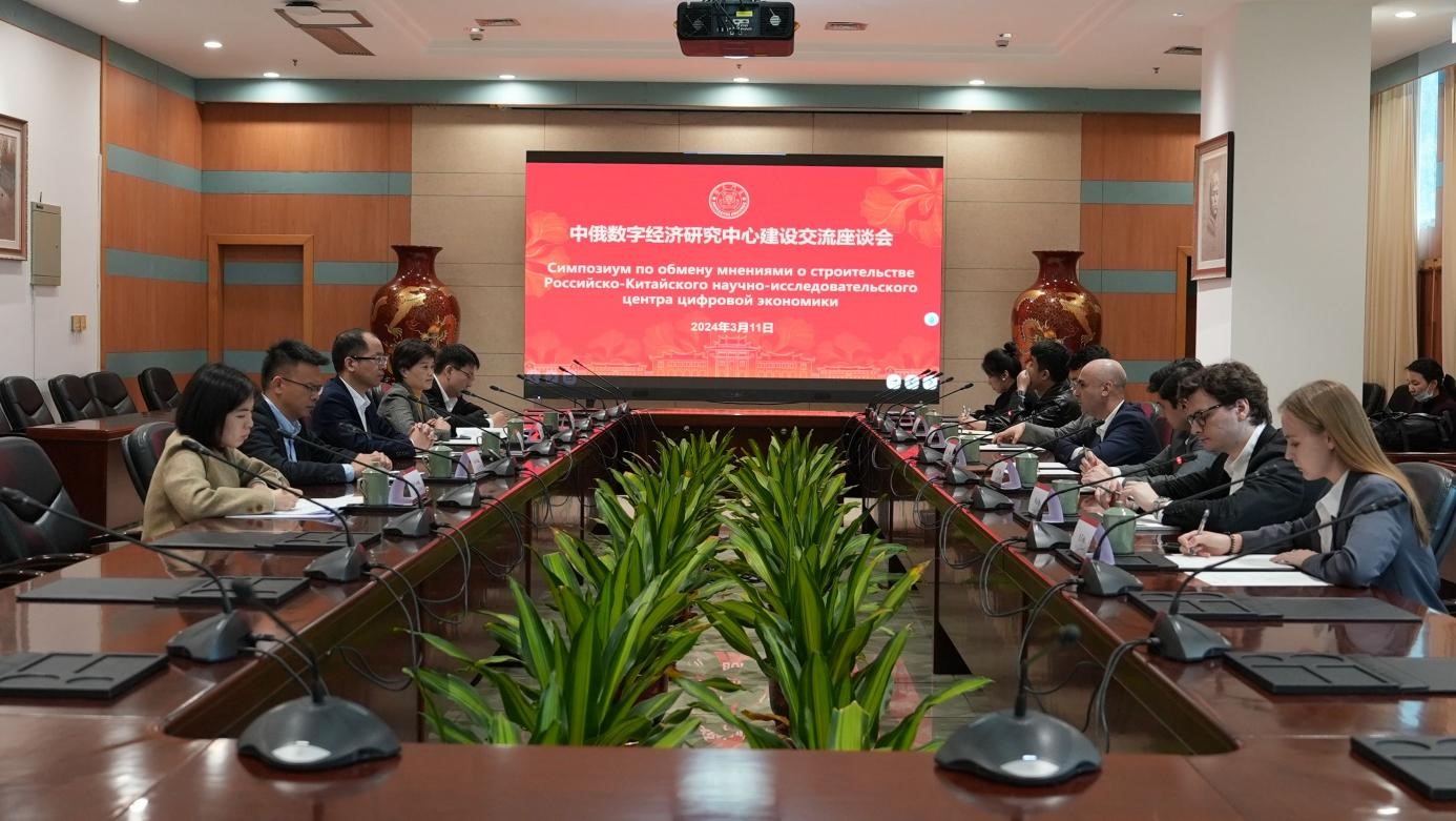 座谈会.jpg