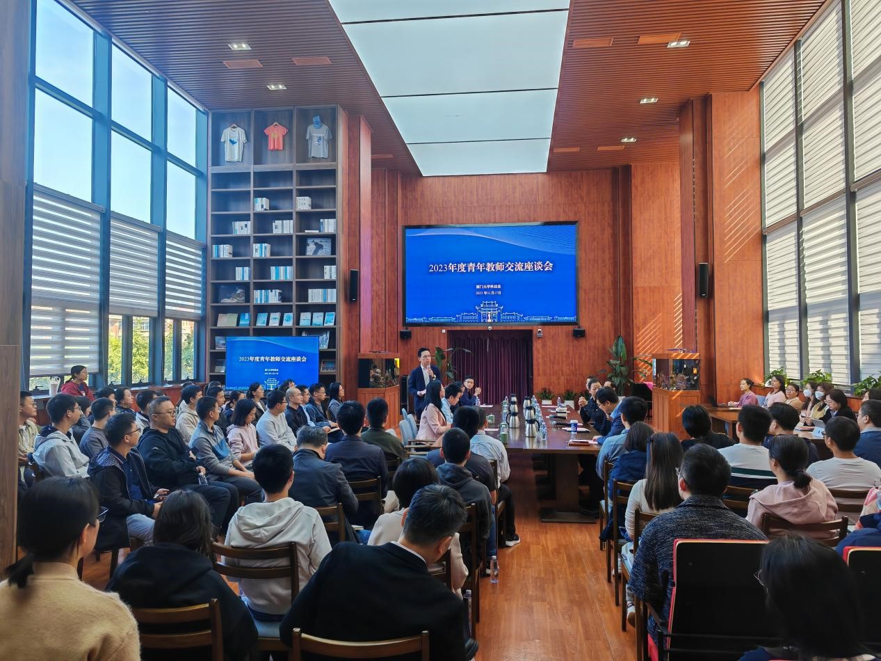 006cffd2-51a0-4554-b35c-3c7e10099eaa.jpg 座谈会1.jpg