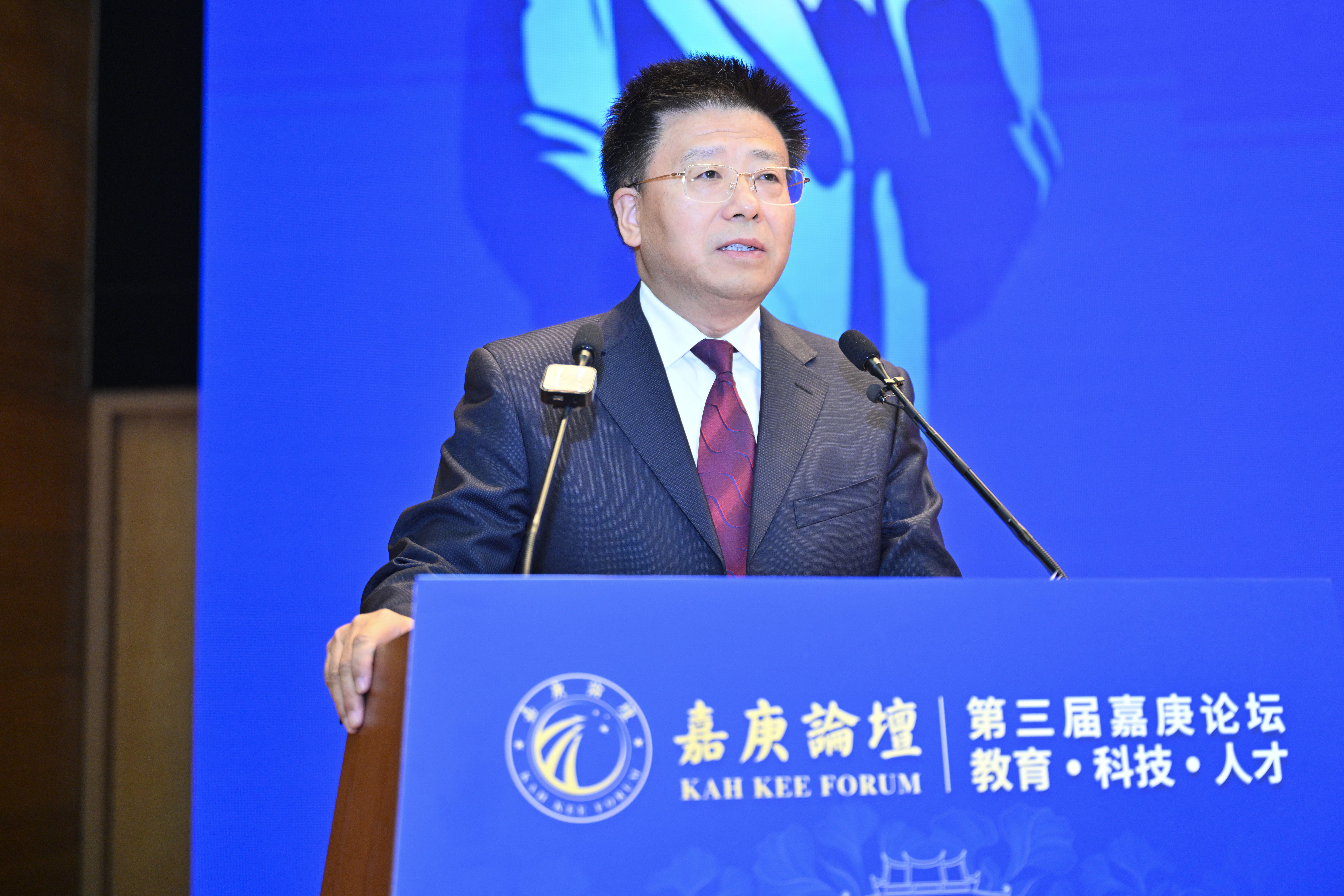2712b5ce-0894-4c12-8ba4-411bd858cacd.jpg